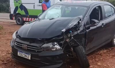 Veículo colide em carreta após perder controle de direção na BR-364 no trecho conhecido como "Curva dos Noivos"