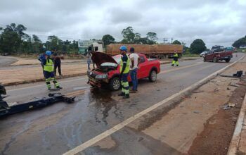 Colisão entre veículo Ford Ranger e Volkswagen Saveiro no trevo de acesso a Theobroma