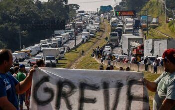 Greve: Caminhoneiros ameaçam parar o país após disparada no preço do diesel