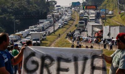 Greve: Caminhoneiros ameaçam parar o país após disparada no preço do diesel