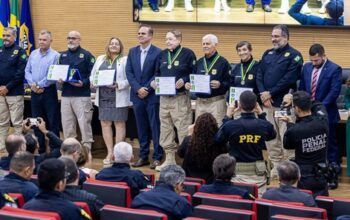 Assembleia Legislativa de Rondônia homenageia pioneiros da PRF no Estado