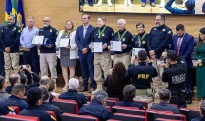 Assembleia Legislativa de Rondônia homenageia pioneiros da PRF no Estado