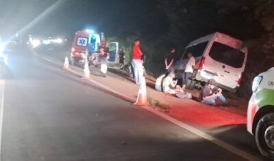 Acidente na BR-364 envolve van com universitários entre Cujubim e Ariquemes