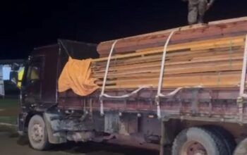 Polícia Militar flagra transporte irregular de madeira em machadinho d’oeste