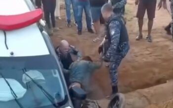 Viatura cai em valeta durante perseguição e suspeito é preso em Ariquemes