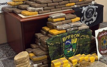 Polícia intercepta embarcação com mais de 301 kg de entorpecentes no rio Madeira