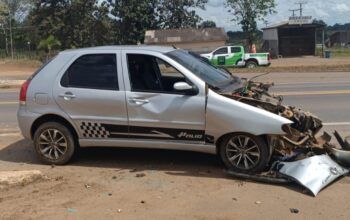 Jaru: Fiat Palio colide na lateral de carreta na Br-364 em trevo de acesso a theobroma