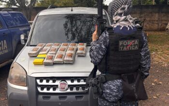 Homem é flagrado recebendo caixas com drogas em área de travessia ilegal entre Brasil e Bolívia