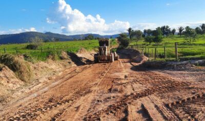Prefeitura de Jaru intensifica serviços de patrolamento nas linhas 634 e na região de Tarilândia