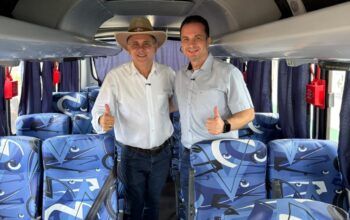 Dr. Luís do Hospital entrega micro-ônibus para fortalecer transporte escolar em Buritis