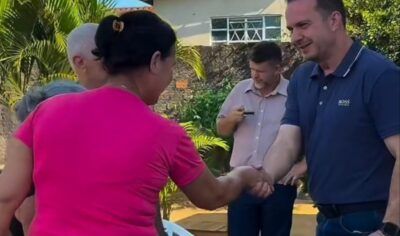 Dr. Luis do Hospital é recebido por amigos e moradores durante visita a Vale do Paraíso neste sábado