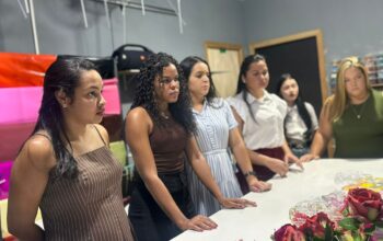 JARU RECEBE A 3ª TURMA DO CURSO DE PRESENTES E BALÕES PERSONALIZADOS DA STOP CAPAS E PRESENTES