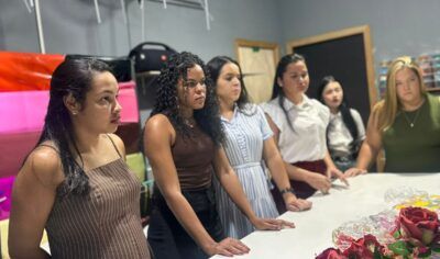 JARU RECEBE A 3ª TURMA DO CURSO DE PRESENTES E BALÕES PERSONALIZADOS DA STOP CAPAS E PRESENTES