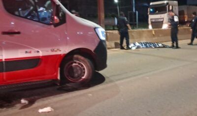 Mulher morre e homem fica em estado gravíssimo após acidente de moto na BR-364 em Porto Velho