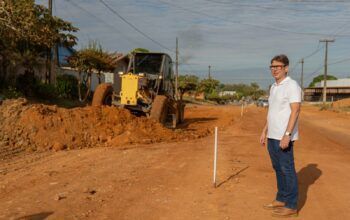 Prefeitura de Jaru inicia asfaltamento de trecho da Monteiro Lobato até o final do Residencial Orlandini, na Linha 605