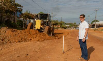 Prefeitura de Jaru inicia asfaltamento de trecho da Monteiro Lobato até o final do Residencial Orlandini, na Linha 605
