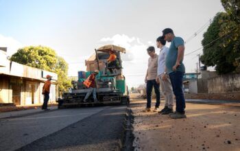 Pavimentação de todo o trecho duplicado da Avenida Rio de Janeiro chega à fase final; obra deve ser concluída até o final desta semana