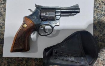 Arma é encontrada em mochila de passageiro durante fiscalização em aeroporto de RO