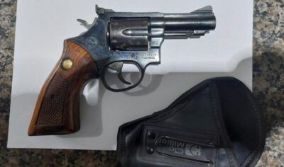 Arma é encontrada em mochila de passageiro durante fiscalização em aeroporto de RO