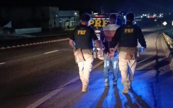 Jaru: PRF prende foragido da Justiça em ônibus durante atendimento de acidente na BR-364