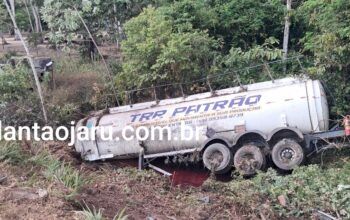 Urgente: Acidente com caminhão-tanque do Posto patrão interdita totalmente a BR-364 em Candeias do Jamari