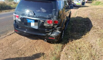 Jaru: Toyota SW4 é atingida na traseira por caminhão boiadeiro na BR-364, próximo a Curva da Morte