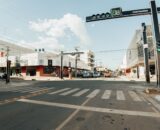 Prefeitura de Jaru instala novos semáforos nos cruzamentos da Avenida Padre Adolpho Rohl com as Avenidas Marechal Rondon e Dom Pedro I; aparelhos possuem sinalização com tempo de travessia para pedestres