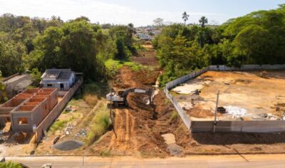 Prefeitura de Jaru inicia abertura de novo trecho da Rua Goiás; ampliação da via irá facilitar acesso aos bairros Parque Universitário e Residencial Orleans