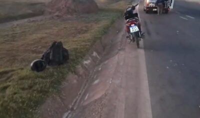 Jaru: Motociclista é resgatada após cair em vala de escoamento às margens da BR-364