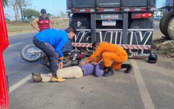 Jaru: Motociclista fica ferido após colidir com carreta na Avenida JK, na manha desta Sexta-feira