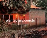 Jaru: Casa frequentada por usuários de drogas é incendiada após morador ser agredido no Jardim dos Estados
