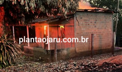 Jaru: Casa frequentada por usuários de drogas é incendiada após morador ser agredido no Jardim dos Estados