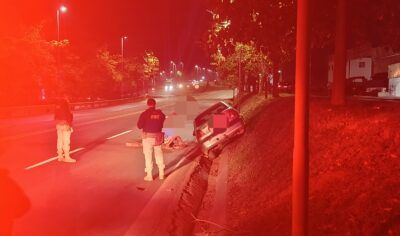 Jaru: Motorista perde controle e veículo sobe em ribanceira na BR-364, próximo à Alfa Motos