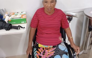 Jaru: Idosa é socorrida após cair em via pública e está no Hospital Municipal à espera de familiares para buscá-la