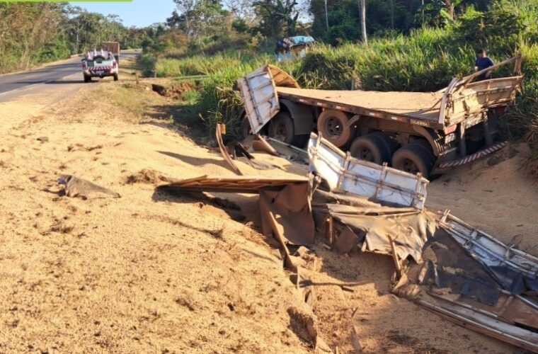 Jaru: Motorista com sinais de embriaguez se envolve em acidente com carreta na BR-364, próximo a Curva da Morte