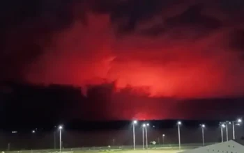Céu fica intensamente vermelho durante temporal e assusta moradores em Porto Velho