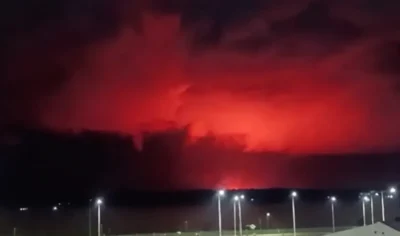 Céu fica intensamente vermelho durante temporal e assusta moradores em Porto Velho