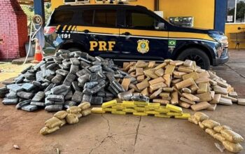 PRF apreende mais de uma tonelada de drogas em fundo falso de caminhão na BR-364 em Porto Velho