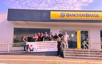 Jaru: Funcionários do Banco do Brasil entram em greve e fazem mobilização em frente à agência