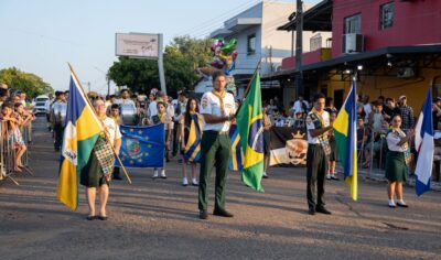 Com o tema “Jaru, das raízes ao progresso: uma história construída por seu povo”, desfile cívico promovido pela Prefeitura resgata história e desenvolvimento do município