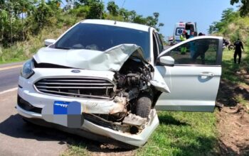 Jaru: Ford Ka colide na traseira de Cronos e veículos vão parar no acostamento da BR-364 entre Jaru e Ouro Preto