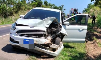 Jaru: Ford Ka colide na traseira de Cronos e veículos vão parar no acostamento da BR-364 entre Jaru e Ouro Preto