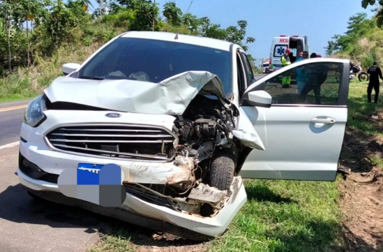 Jaru: Ford Ka colide na traseira de Cronos e veículos vão parar no acostamento da BR-364 entre Jaru e Ouro Preto