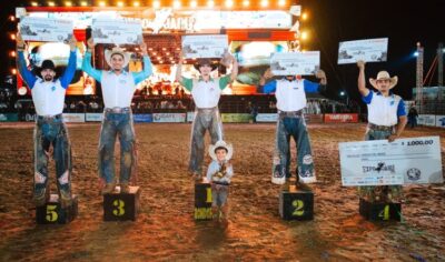 Gustavo Henrique, do time Castanhas Ouro Verde, é o grande campeão do rodeio da ExpoJaru 2026
