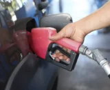 Governo prorroga subsídio ao diesel por mais 30 dias para conter alta dos combustíveis