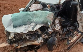 Homem morre após caminhonete aquaplanar e bater em picape em RO