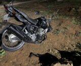 Jaru:  Motociclista sofre escoriações após cair dentro de bueiro na Rua Afonso José