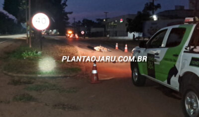 Jaru: Motociclista bate em meio-fio, cai e é socorrido inconsciente na Avenida JK na manhã deste domingo (11)