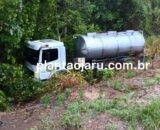 Jaru: Caminhão leiteiro sai da pista e cai em ribanceira na Br-364, proximo ao Frigon