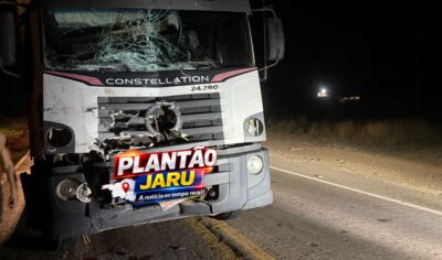 Jaru: Colisão entre caminhão baú e carreta deixa trânsito lento por mais de duas horas na BR-364